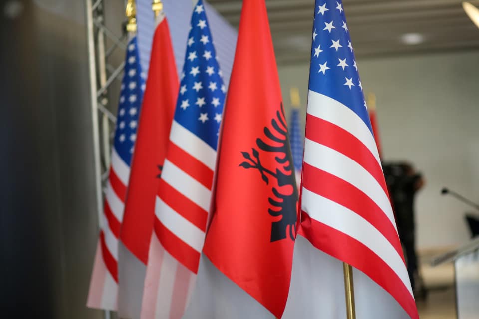 Tregtia Shqipëri-SHBA si mund të ndikojnë tarifat